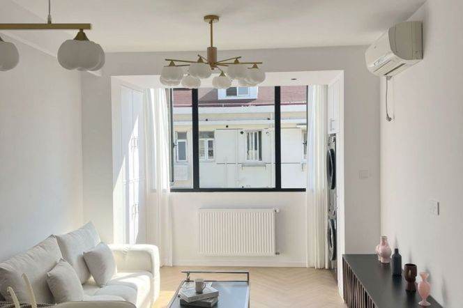 Valuable Jiashan/Yongjia Rd 1BR with Balcony/Wallheating 10.5K 