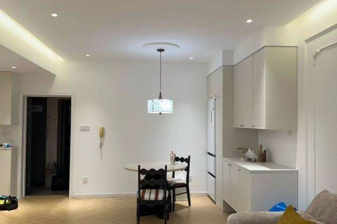 Modern decoration 1bedroom with balcony and floor heating in yishan road