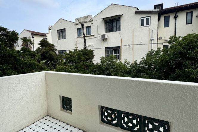 Bright& Modern&High ceilings 2Br+balcony | Hengshan rd Metro Line1 | Zhaojiabang rd 7&9