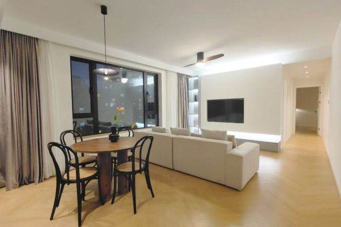 Modern decoration 2brs with wall radoitor belong to west nan jing road CBD ,