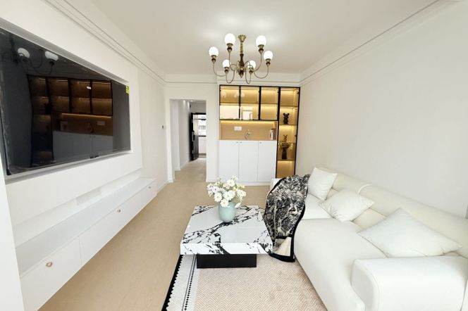 West Yan'an rd/elevator 1BR 2LR/spacious&modern/double south,@L3/4