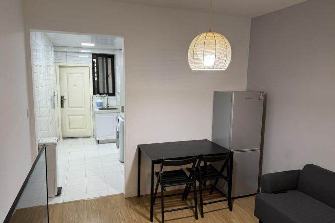 Cozy  1 br in Old XuHui 4 mins walking to L 1/7 ChangShu Rd St.
