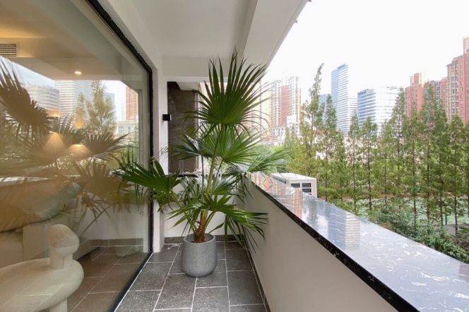 2 BR/Good interior/Balcony/Zhong Shan Park