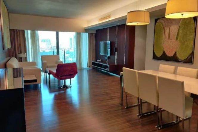 Grand gateway 2br serviced apt in Xujiahui nr L9,11