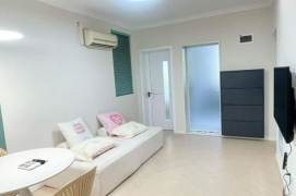 Yishan rd/spacious 2br 1lr/all bright room/cozy&clean/nice location,@L3/4/9