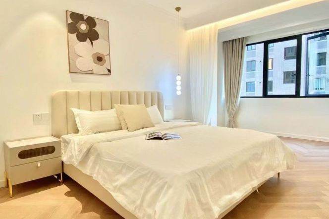 Jiangsu rd/modern 1br 2lr/big living room/elevator/Nice compound,@L11/2