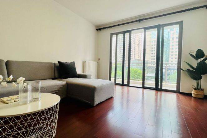 3 Brs, 2 Baths, Open Balcony/ Wall heating/Dryer, 160 sqm @ Xujiahui station L1,9&11