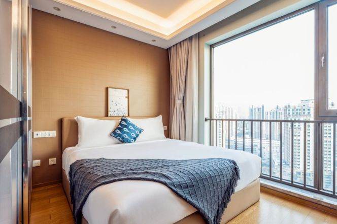 serviced 2brs nr ECNU  with walking distance to line 3/4/7