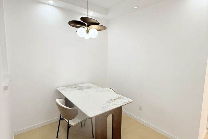 Zhongshan park spacious & charming 1br with lift 10.8k