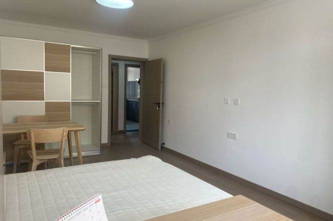 2BR near line 4/7/12 Longhua Hospital can long and short term lease