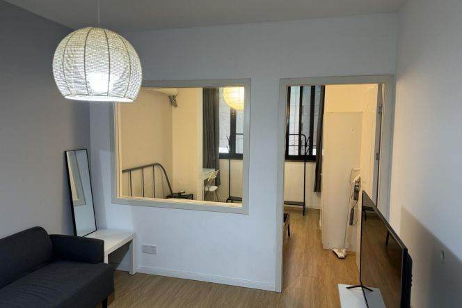 Cozy  1 br in Old XuHui 4 mins walking to L 1/7 ChangShu Rd St.