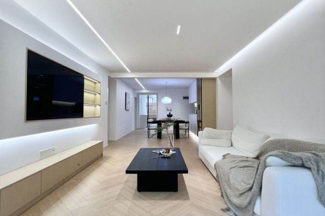 Spacious 3br with Terrace @Jing'an Line 7/13/14