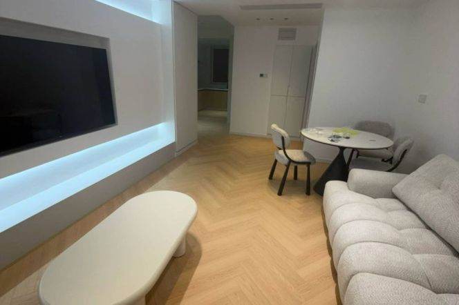 beixinjing rd modern 2BR/big living room@L2