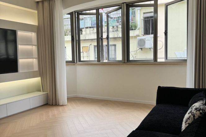 Spacious 1Br +floor heating | Jing'an Temple & Jiangsu rd Metro L2&7&11 | Newly renovated