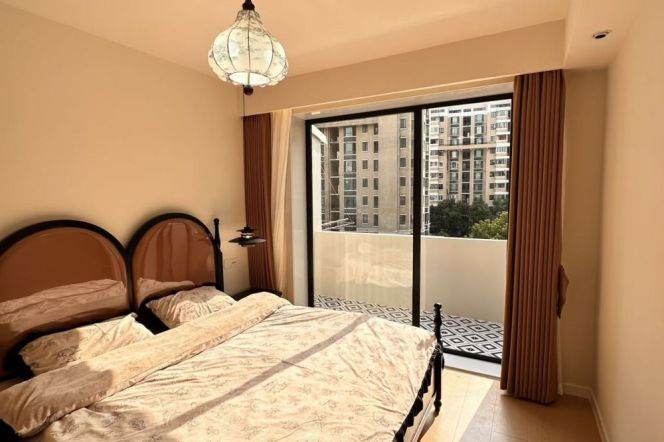 Nice balcony 1Br/1Lr/1Bt apt nr West yanan rd,M3/4