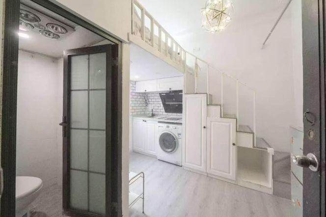 Bright single apt @L9/12 Jiashan rd station