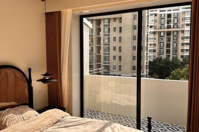 Nice balcony 1Br/1Lr/1Bt apt nr West yanan rd,M3/4