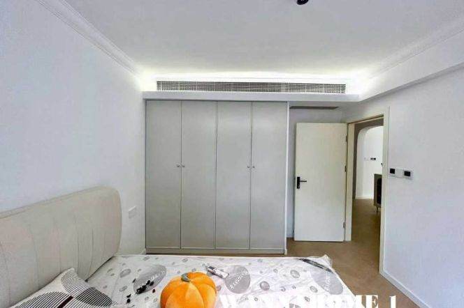 Spacious&Modern&Bright 2+1Bdrs 2Baths Apt+L14 Wu Ding Rd Metro+Jing An Temple CBD