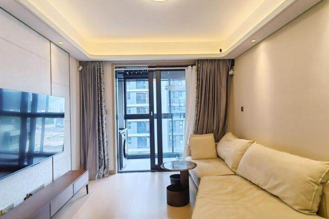 Good layout 2 br with 3 sides windows ,easy walking to L 6/8/11 , NYU shanghai