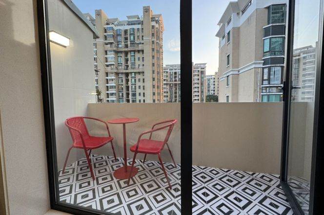 Nice balcony 1Br/1Lr/1Bt apt nr West yanan rd,M3/4