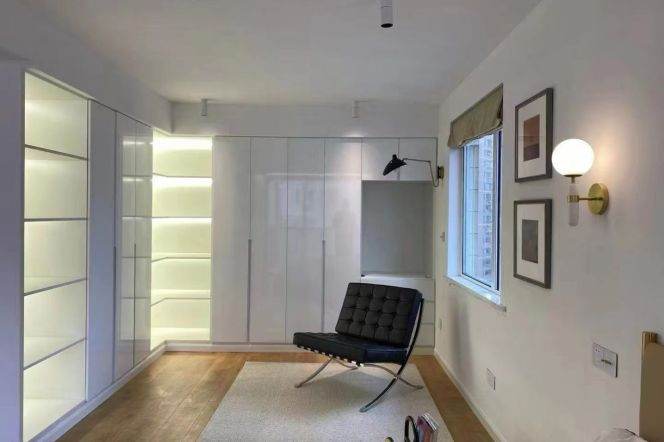 Spacious Balcony Flat in Wuding Road