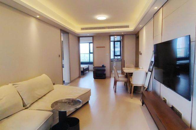 Good layout 2 br with 3 sides windows ,easy walking to L 6/8/11 , NYU shanghai