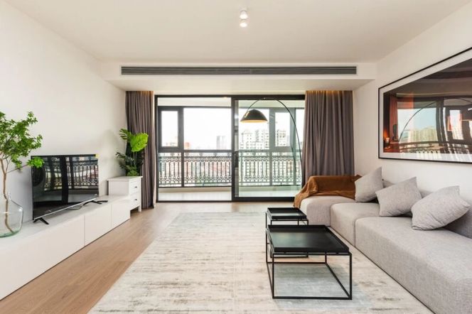 Modern Elevator 3-Bedroom Flat in Xuhui Dapuqiao Core | Rental