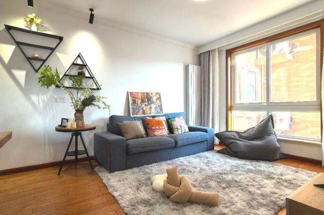 Bright elevator 2br Apt in Jiaozhou Road