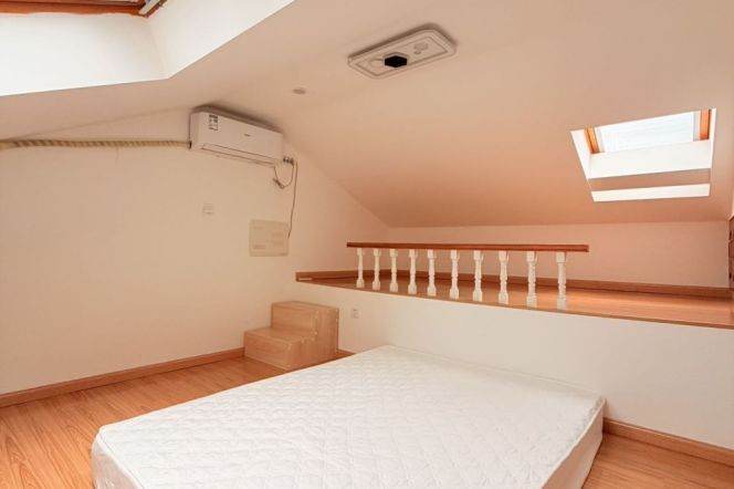 High ceiling 1Br/1Lr/1Bt apt nr South shanxi rd,M1/10/12