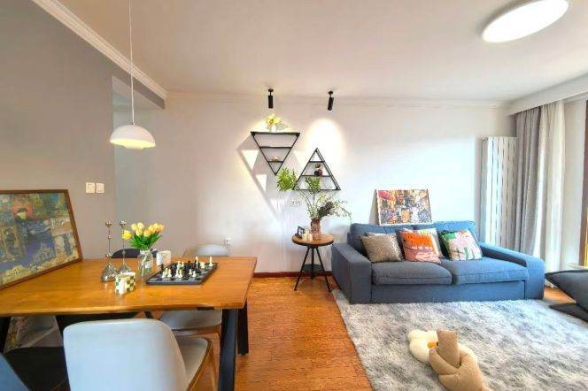 Bright elevator 2br Apt in Jiaozhou Road
