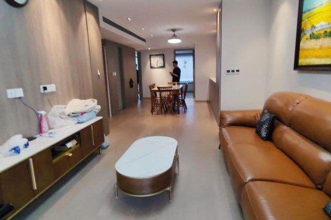 4 br with floor heating + big balcony next Wellington shanghai . L6/8/11