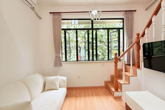 High ceiling 1Br/1Lr/1Bt apt nr South shanxi rd,M1/10/12