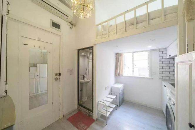 Bright single apt @L9/12 Jiashan rd station