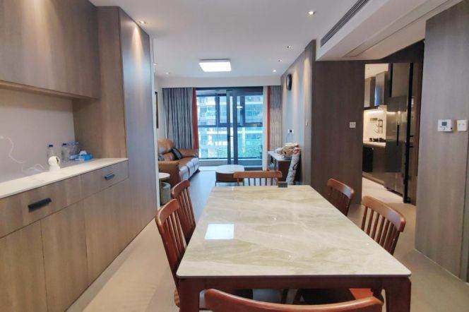 4 br with floor heating + big balcony next Wellington shanghai . L6/8/11