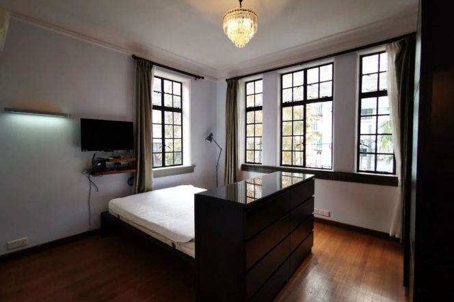 Classic Apt with open Balcony in West Nanjing Road