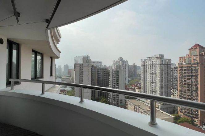 Well-lit 2+1BR 2BA High-Floor w/Heating&Balcony next to Jiaotong Uni Station