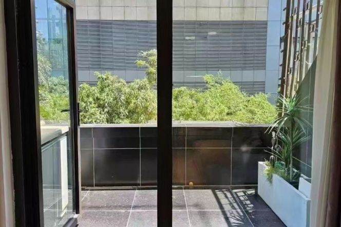 IAPM Xinle/ Xiangyang rd 1br/2lr/1ba apt wt balcony & elevator;L1/10/12