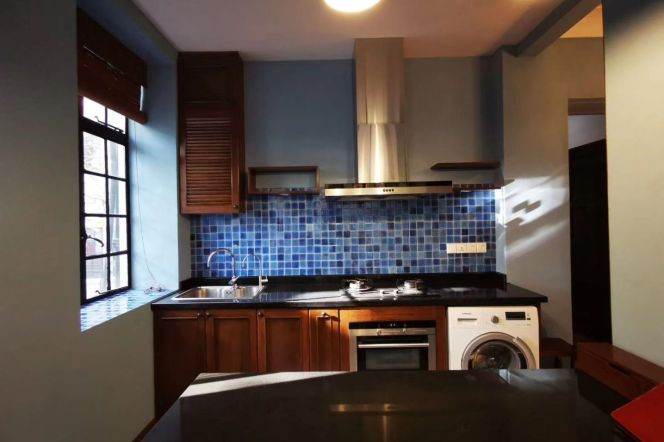Classic Apt with open Balcony in West Nanjing Road