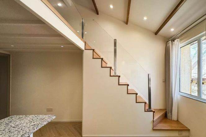 authentic shanghai lane house - clean corridors- duplex- bright &cosy - Line 1/7 Changshu Road 