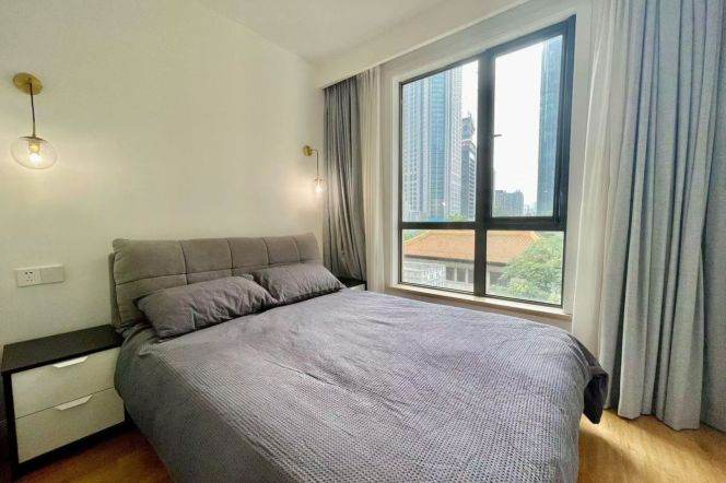 Top of City, with an outdoor balcony, 2 bedrooms, near Nanjing West Road subway station