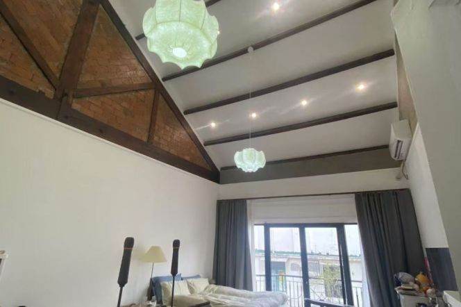 1 br near L2/L7/L14 jing'an temple station+high ceiling +terrace+balcony