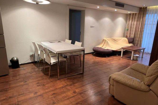 Big 2br/2bt Flat in Xintiandi