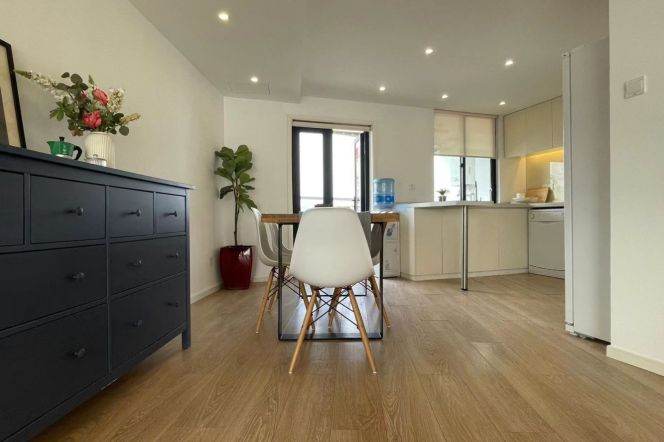 Well-lit 2+1BR 2BA High-Floor w/Heating&Balcony next to Jiaotong Uni Station