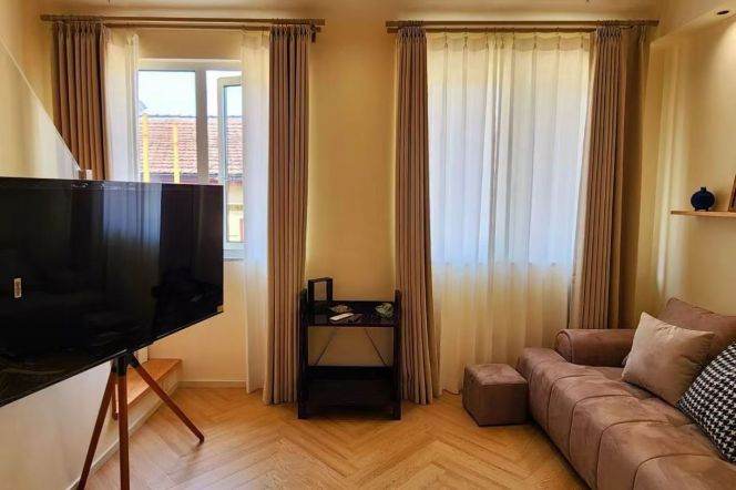 authentic shanghai lane house - clean corridors- duplex- bright &cosy - Line 1/7 Changshu Road 