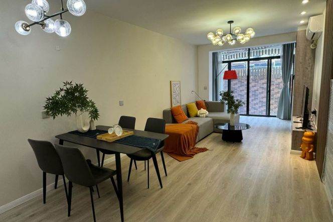 Spacious 1Br/2Lr/1Bt+Private Yard@L2/11 Jiangsu Rd Station 