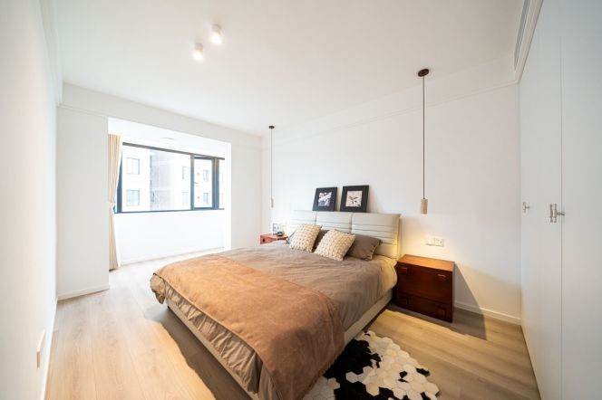 Modern decoration 3brs with balcony and floor heating in  west nan jing road CBD