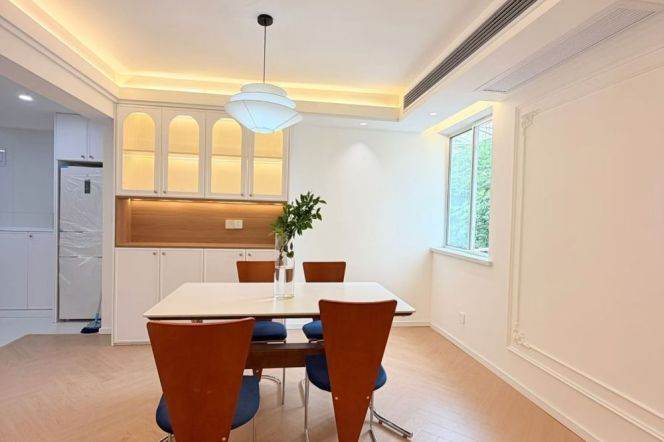 Elevator 1Br/2Lr/1Bt Close to L2/3/4 West Yan’an Rd&Zhongshan Park Station 