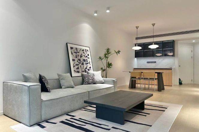 3-Bedroom Apartment in Lujiazui Core | Central Air & Full Floor Heating  