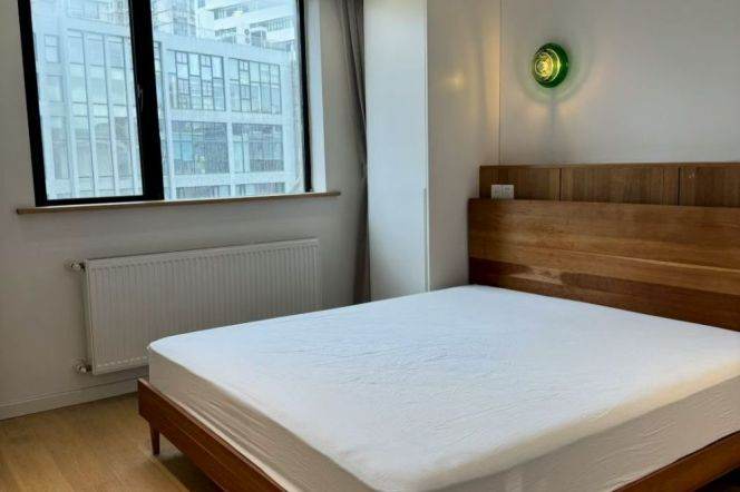 Elevator 1BR | North Jiangsu Road | 7-min walk to Line 2 & Line 11 Jiangsu Road Station