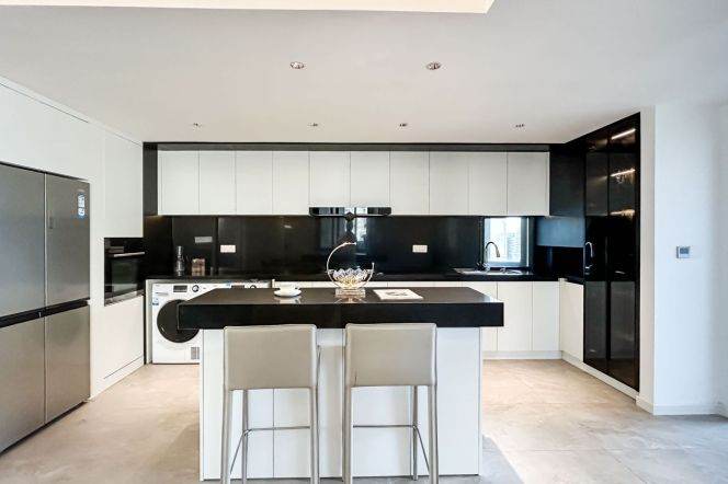 Modern decoration 4brs with floor heating nearby  Xintiandi and Tianzifang 
